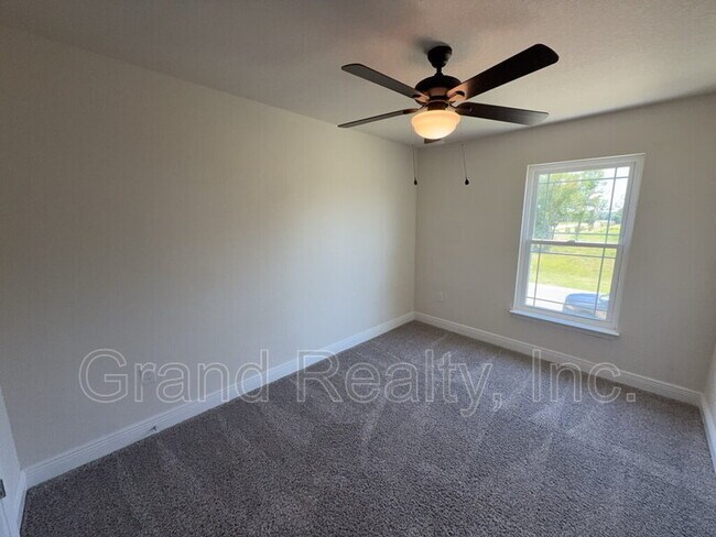 Building Photo - 5033 Peach Dr