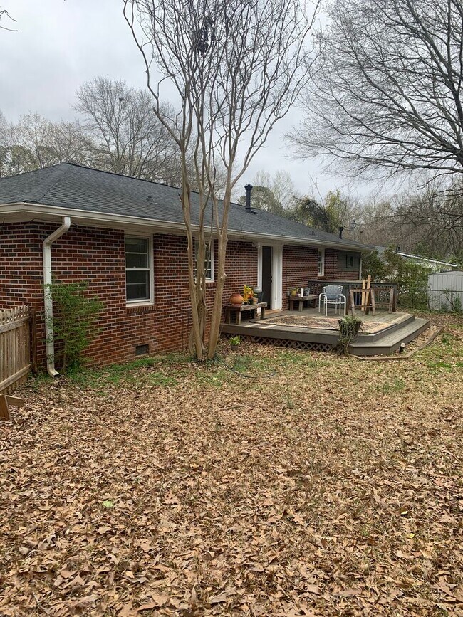 Building Photo - Quiet 2BR Retreat Minutes from Downtown Athens