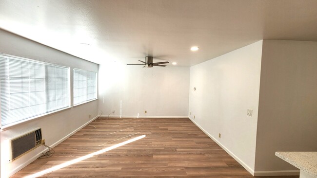 Building Photo - 4051 Park Center Ln