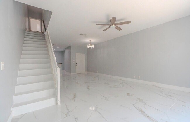 Building Photo - 1928 Madeira Dr