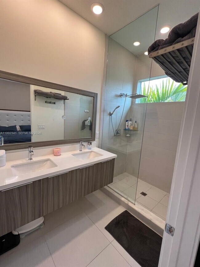 Building Photo - 10355 NW 66th St