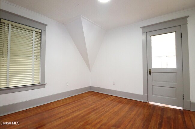 Building Photo - 442 Plymouth Ave