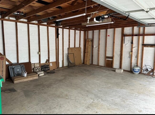 Building Photo - 17406 Spicewood Springs Ln