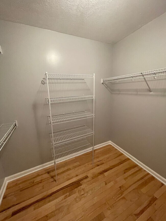 Building Photo - 1513 King Henry Dr