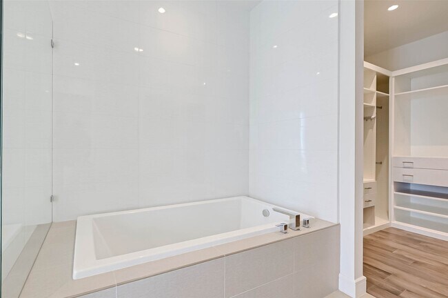 Building Photo - 4521 San Felipe St