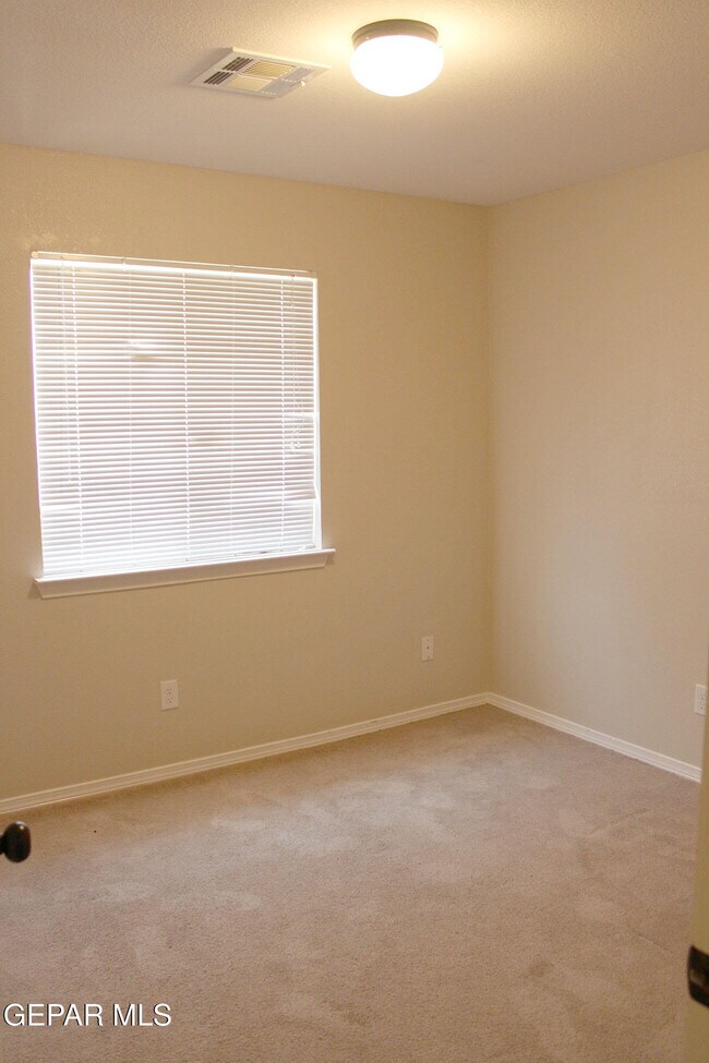 Building Photo - 5040 Gold Ranch Ave
