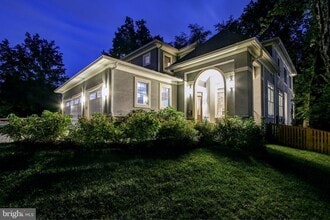 Building Photo - 9814 Fernwood Rd