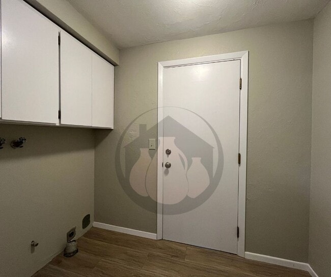 Building Photo - Single Level House-S Salem. Ready to Move in!!!