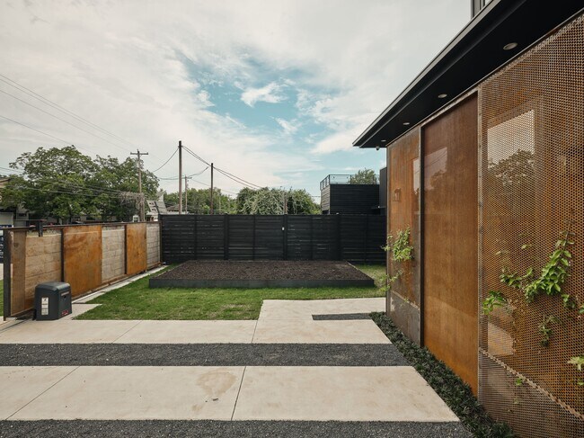 Building Photo - 412 Kemp St