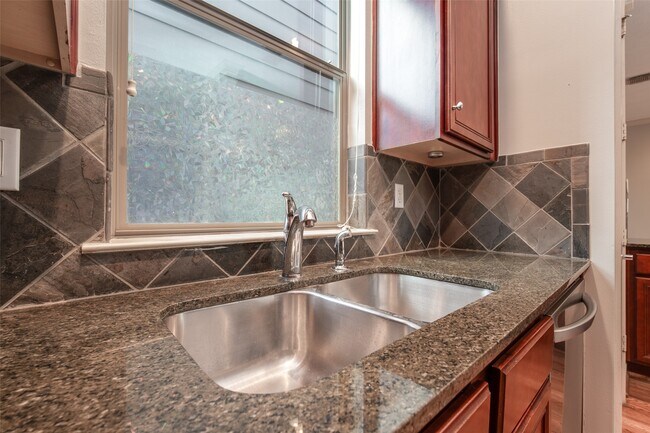 Building Photo - 4430 Center St