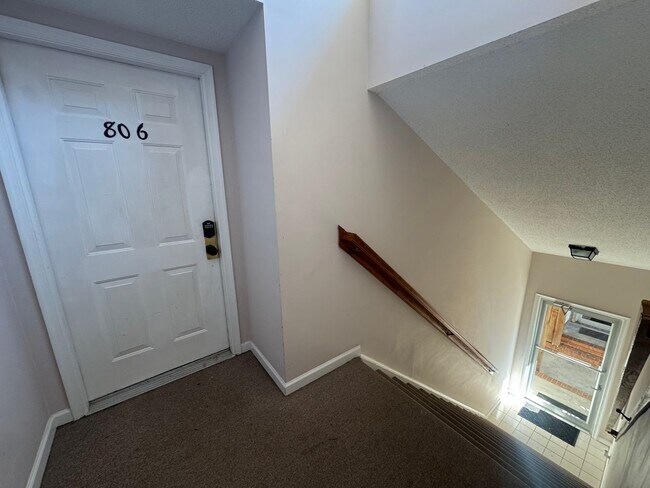 Building Photo - Condo Living in Newport News