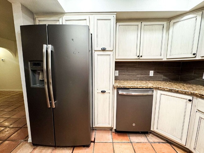 Building Photo - "2-Bed, 2-Bath Condo in Laguna Place!"