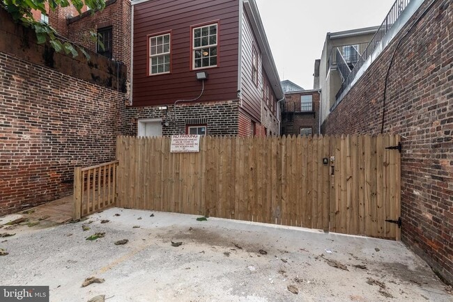 Building Photo - 108 W Saratoga St