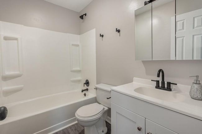 Building Photo - 11134 Pine Hill Rd