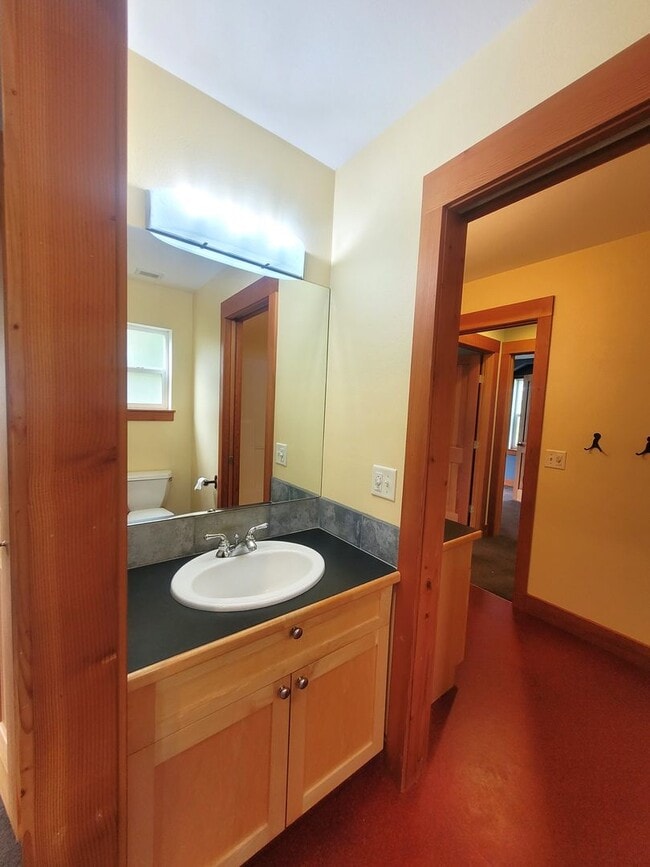 Building Photo - Beautiful South Hill Home with Bay Views 3...