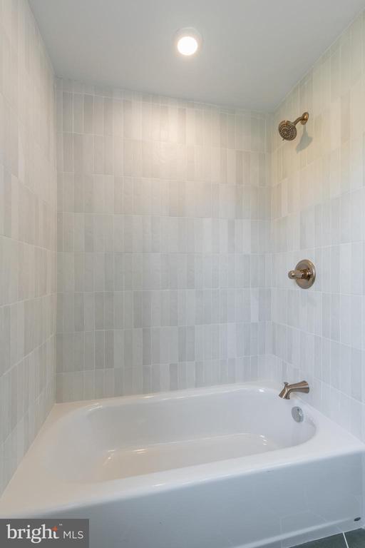 Building Photo - 1134 Pine St