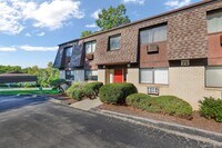 Building Photo - 2401 Cherry Hill Dr