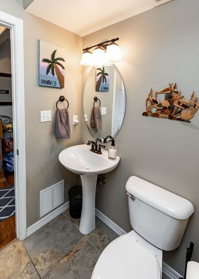 Building Photo - Fabulous 6 bedroom + office D20 Home with ...