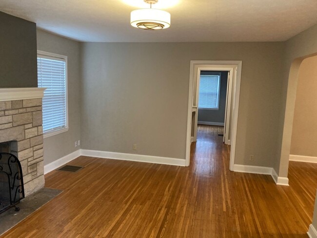 Building Photo - St. Matthews  3 Bed 2 Bath Stone Cape Cod Home