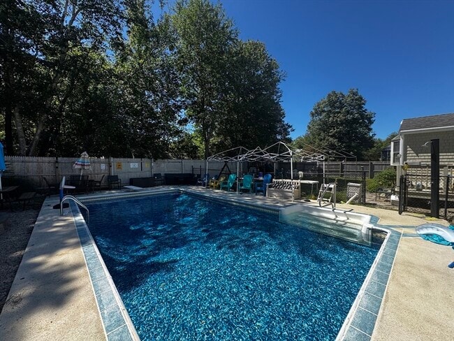 Building Photo - 6 Squire Way
