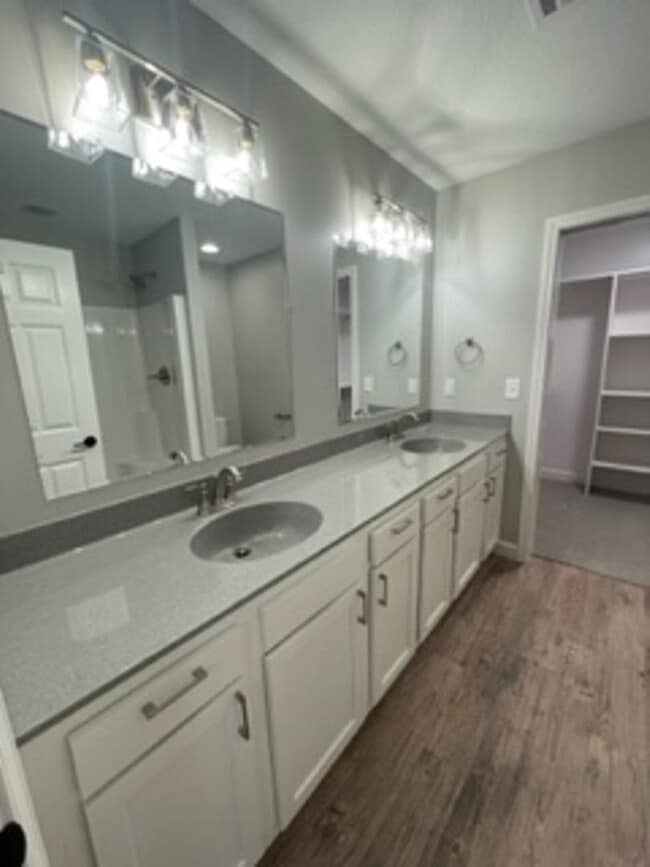 Building Photo - Italian Estates Property Management