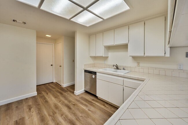 Building Photo - 3 Bedroom Home with Fireplace and LVP Flooring & 2-Car Garage!