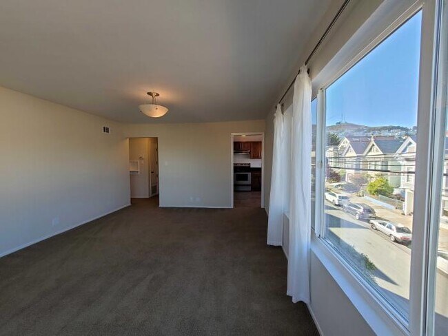 Building Photo - 2 bedroom in San Francisco CA 94114