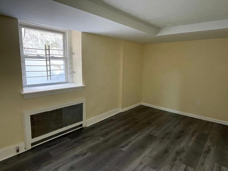 Building Photo - 7247 Charles St