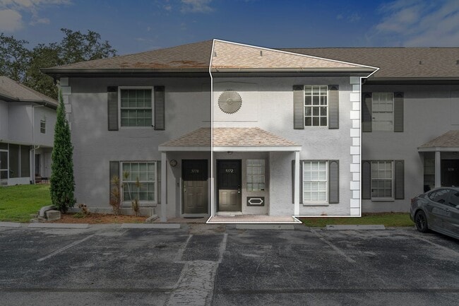 Building Photo - Beautiful Temple Terrace Townhome!
