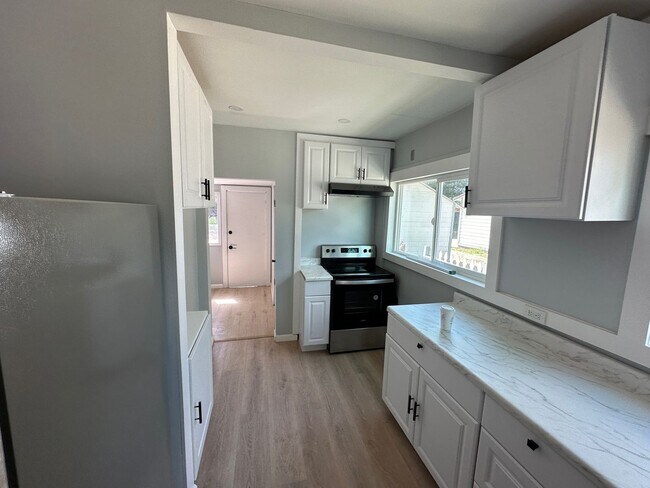 Building Photo - Cozy Santa Cruz Cottage