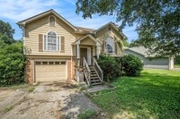 Building Photo - 3 bdrm, 2 bath in Decatur