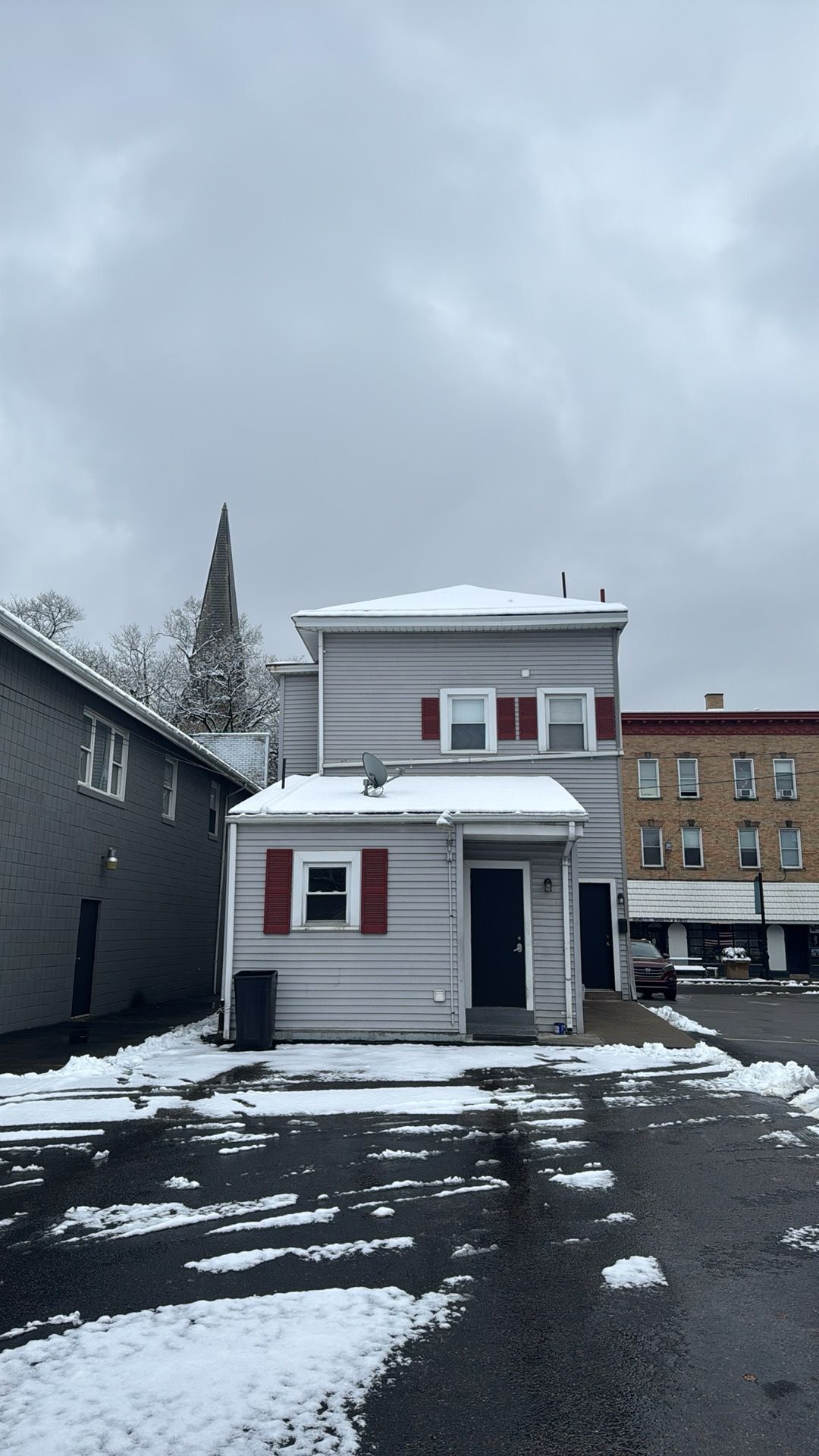 Building Photo - 319 E Main St