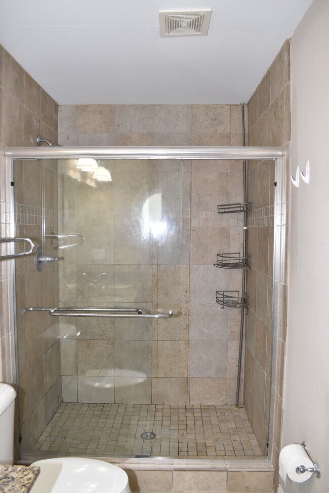 Building Photo - 2105 Herrick Ave