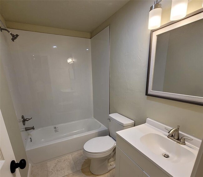 Building Photo - 506 N Beard Ave