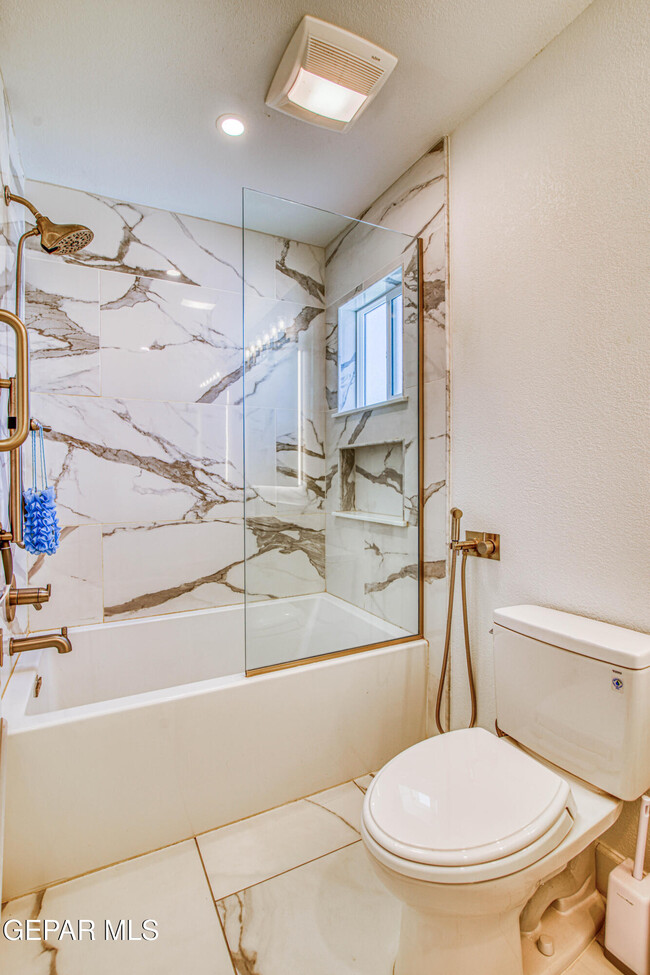 Building Photo - 6205 Brisa Del Mar Dr