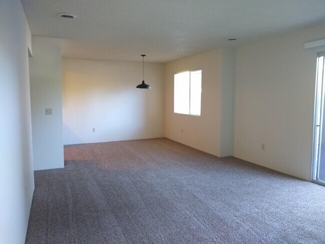 Dining room - 1960 S Dora St