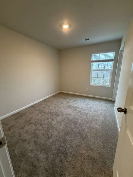 Building Photo - 401 Mopar Ln