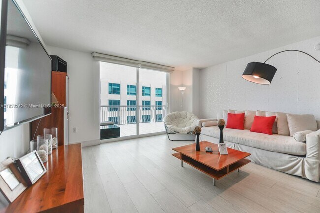 Building Photo - 1200 Brickell Bay Dr