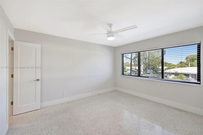 Building Photo - 2190 NE 51st Ct