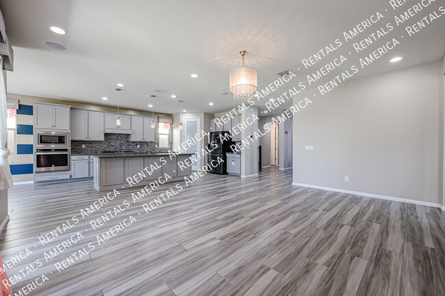 Building Photo - 3090 S Jasmine Dr