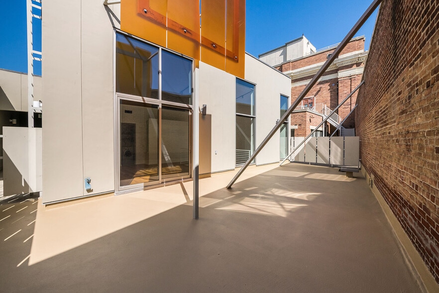 Building Photo - 1850 E Industrial St