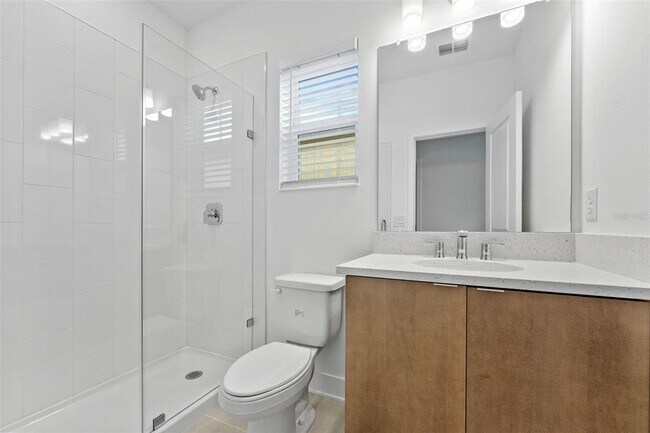 Building Photo - 1922 W Fig St