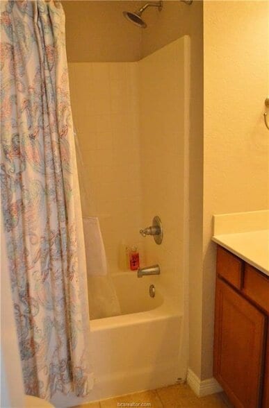 Building Photo - 1000 Spring Loop