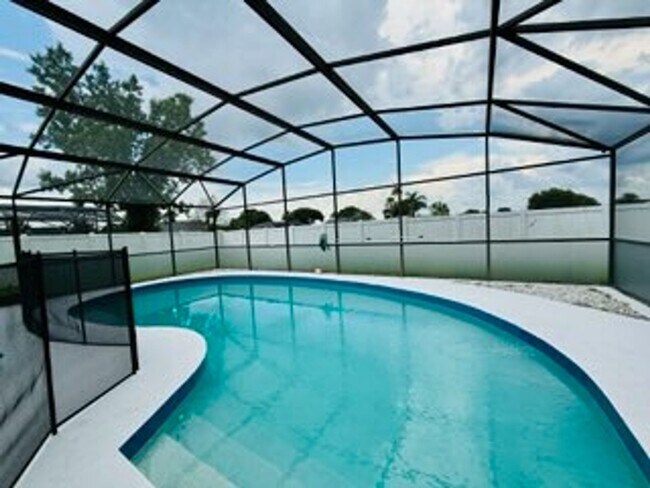 Building Photo - Kissimmee - 3 Bedroom, 2 Bathroom - $2,295.00