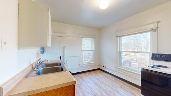 Building Photo - Fantastic Downtown Ames Location
