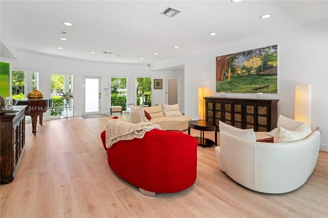 Building Photo - 200 Shore Dr S