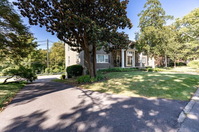 Building Photo - 1166 Castlevale Dr