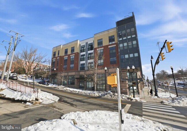 Building Photo - 989 S Buchanan St