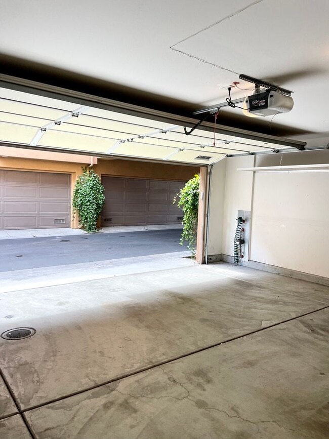 Building Photo - Contemporary Condo in Mission Valley