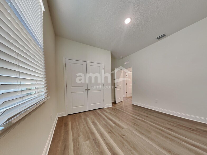 Building Photo - 11614 Hillside Dr